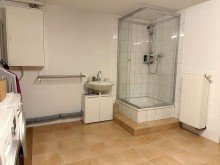 Dusche im Wasch-/Trockenraum. LORENZ-Angebot in Dahlhausen: 1-Familien-FIX + FERTIG-DHH. Modern, gepflegt. Rd. 200 m� Wohn-/Nutzfl
