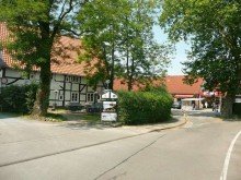 Restaurants + Gesch�ften. LORENZ-Angebot in Linden: Solides 3-Fam.-REH auch zur Anlage! EG-Maisonette sowie DG-Wohnung frei.