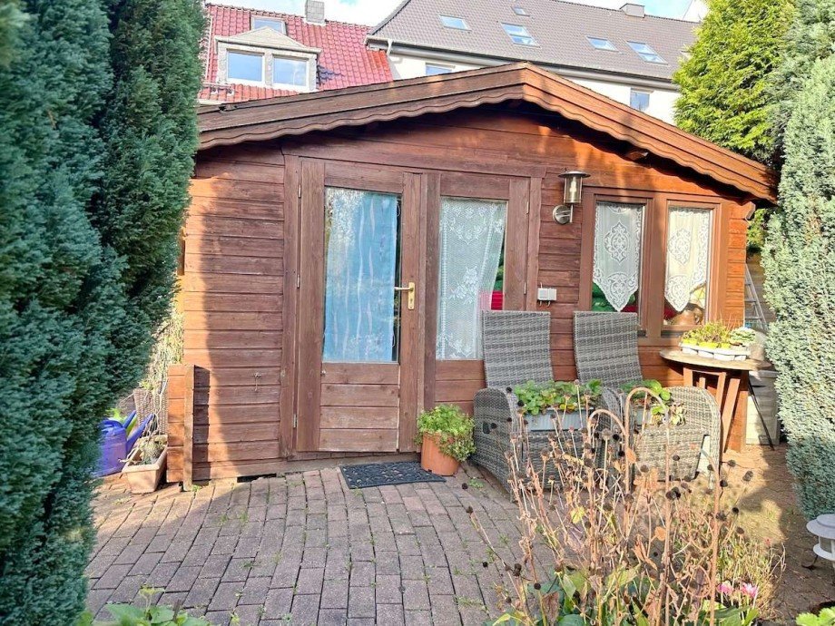 u. a. mit heimeliger Blockh�tte Zweifamilienhaus Bochum