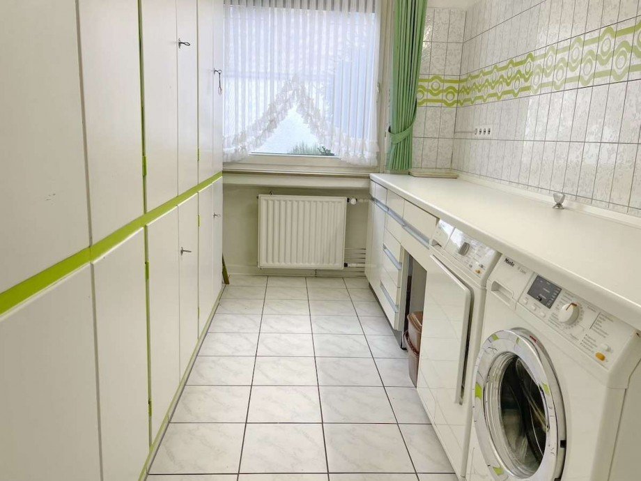 anschlie�endem Hauswirtschaftsraum. Einfamilienhaus Bochum