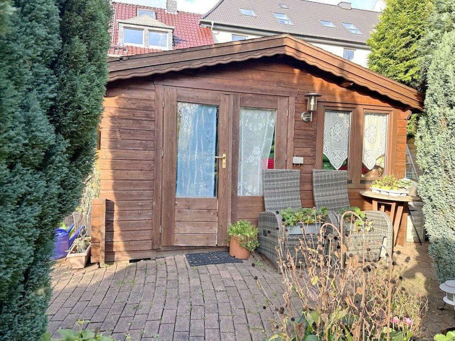 + gro�er Blockh�tte. Zweifamilienhaus Bochum