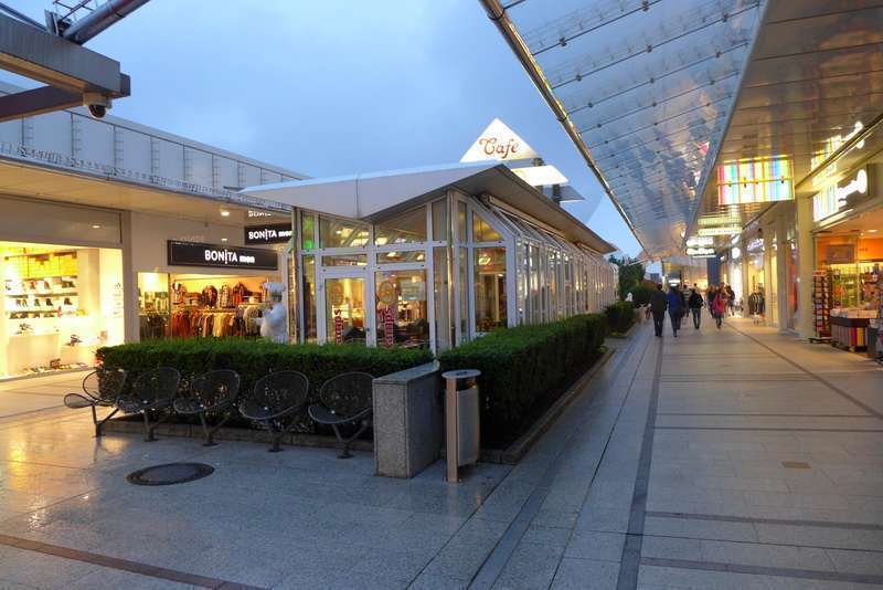 + Ruhrpark mit ca. 160 L�den + Zweifamilienhaus Bochum