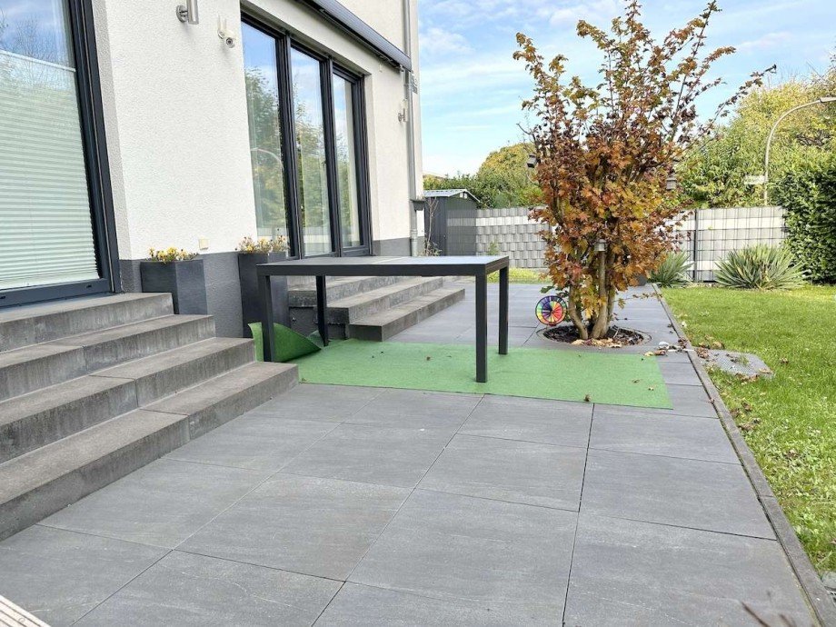 Mit ca. 30 m� gro�er Zweifamilienhaus Bochum