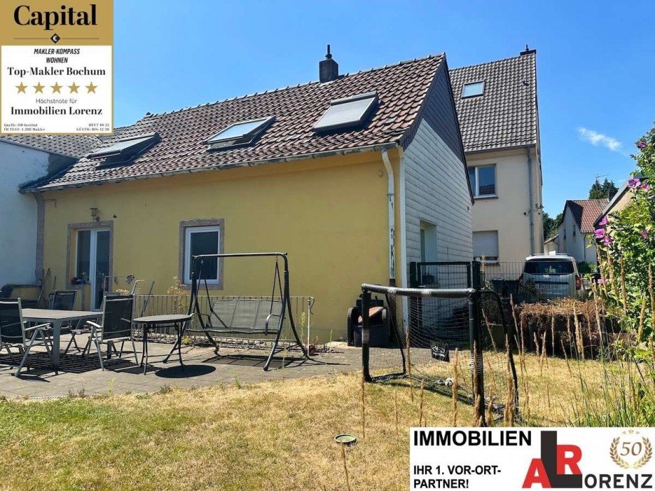 Davor liegend: Mehrfamilienhaus Bochum-Wattenscheid