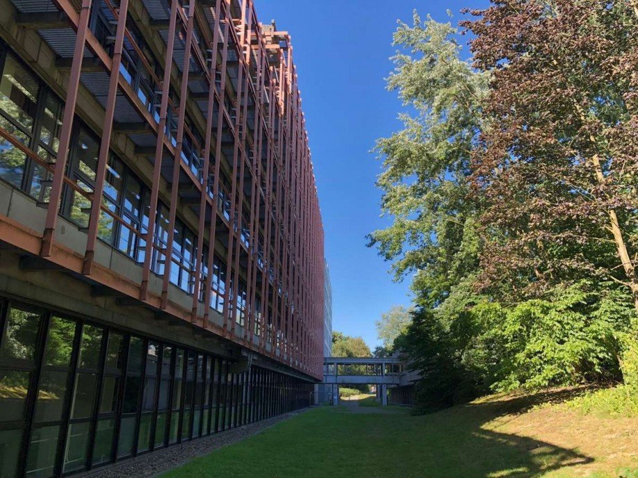 Auch nicht weit: Hochschule + Mehrfamilienhaus Bochum-Wattenscheid