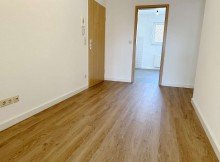 in  Fix + fertiger  Wohnung. LORENZ-Angebot in H�ntrop: Sehr zentral. Gro�z�gige  Fix+Fertig -2,5-W. - 82 m�. Bald beziehbar.