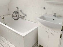 mit Wanne, LORENZ-Angebot in Bochum: Gepflegtes Mehrfam.-haus mit 4 WE + 6 Garagen + kl. Hinterhof-Werkstatt.