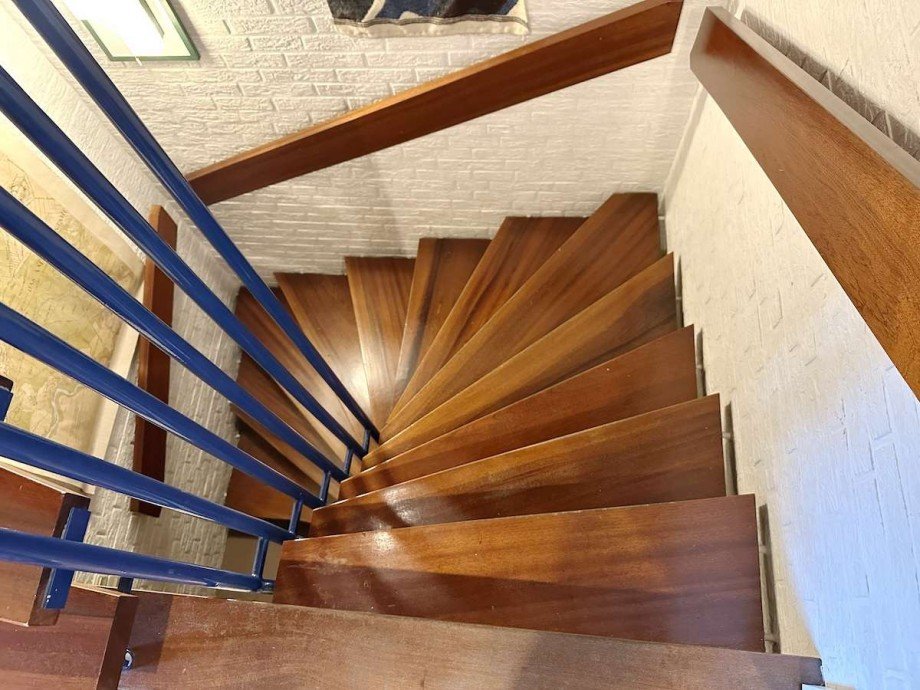 Die Treppe nach unten. Einfamilienhaus Bochum