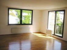 Ebenfalls hell + freundlich. LORENZ-Angebot in Bochum: Gepflegtes Mehrfam.-haus mit 4 WE + 6 Garagen + kl. Hinterhof-Werkstatt.