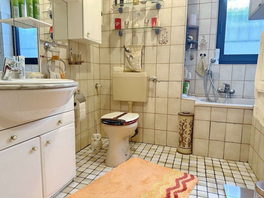 + Wannenbad, auch mit Fenster. Reiheneckhaus Bochum