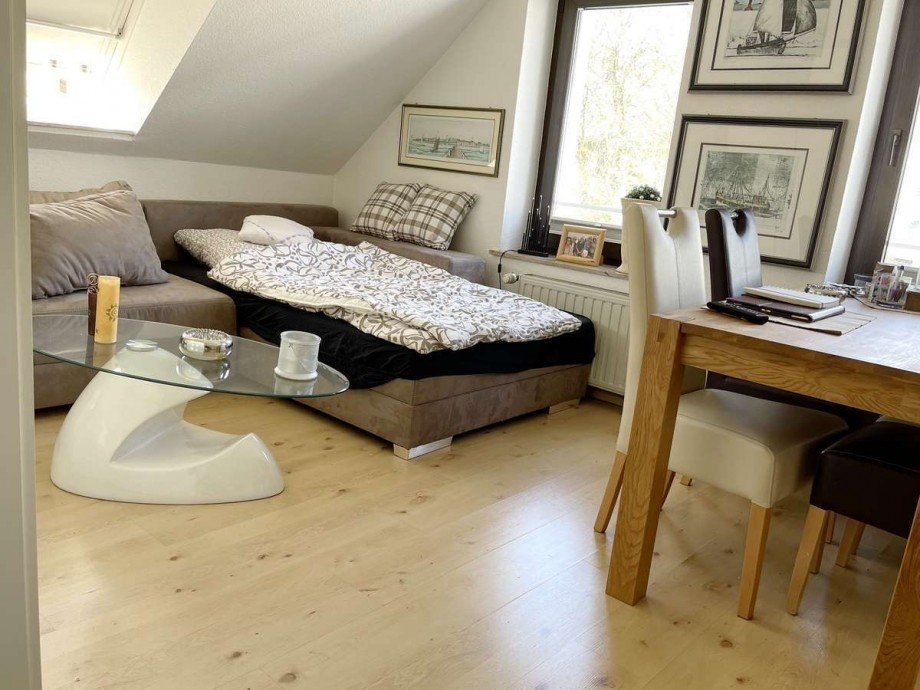 sowie Wohn-/Schlafraum. Mehrfamilienhaus Bochum