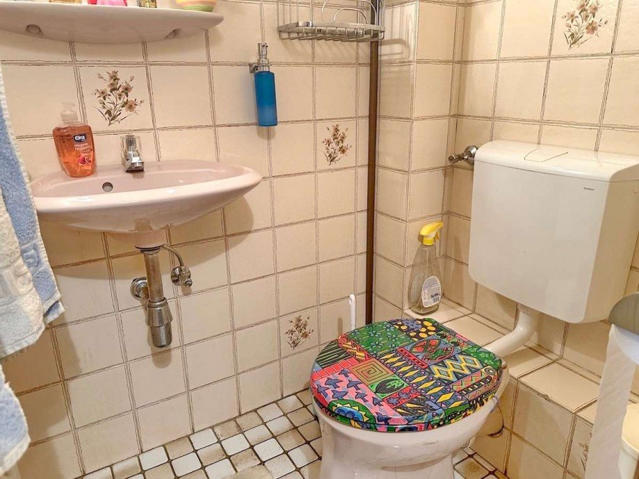 Separates G�ste-WC. Mehrfamilienhaus Bochum