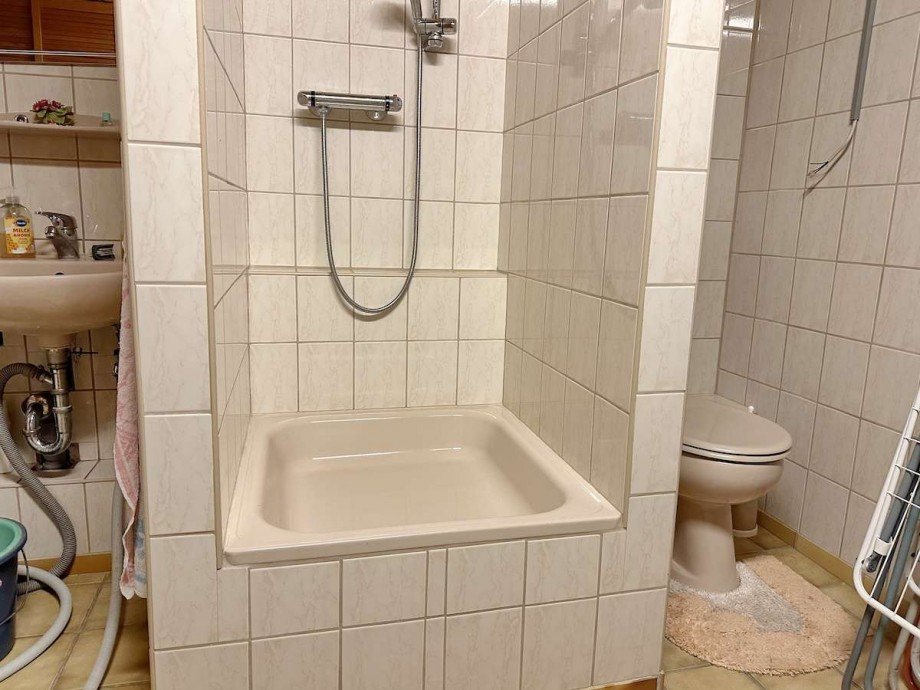 u. a. mit Dusche + WC im Hauswirtschaftsraum. Reihenmittelhaus Bochum