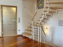 Offenes Treppenhaus. LORENZ-Angebot in Dahlhausen: 1-Familien-FIX + FERTIG-DHH. Modern, gepflegt. Rd. 200 m� Wohn-/Nutzfl