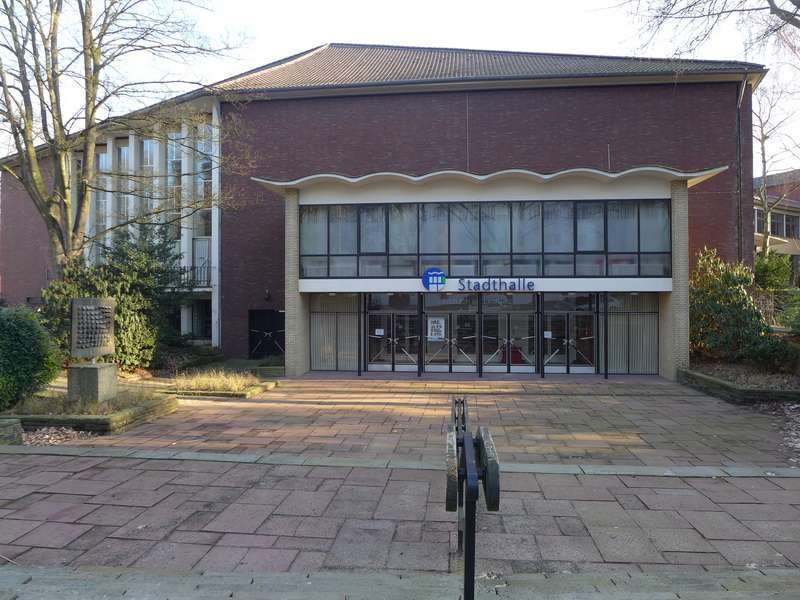 Gymnasium + Stadthalle (gegen�ber). Mehrfamilienhaus Bochum-Wattenscheid