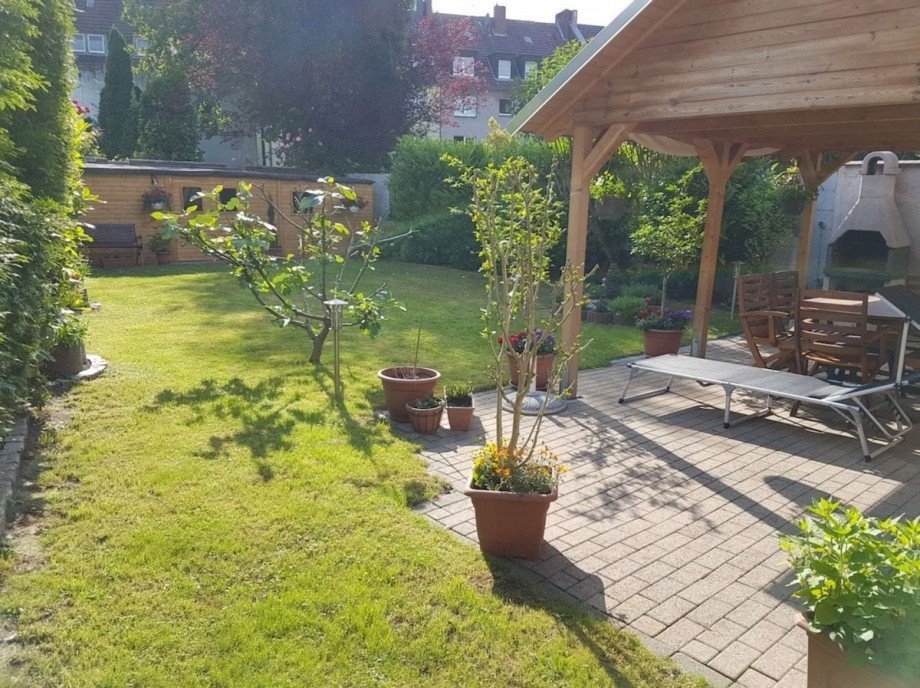 und dem pflegeleichten Garten. Zweifamilienhaus Bochum-Wattenscheid