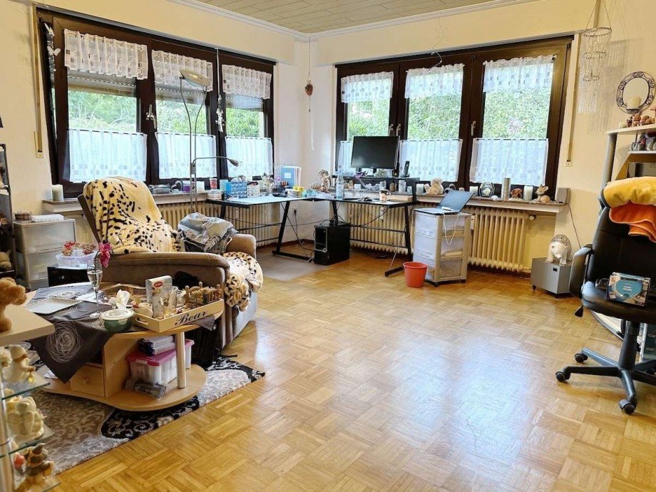 EG links: Wohnen Mehrfamilienhaus Bochum