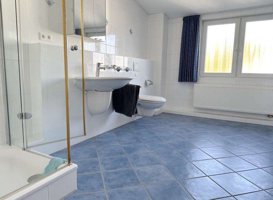 Sehr gro�es, helles Bad Dachgeschosswohnung Bochum
