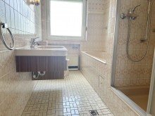 + Bad mit Wanne + Dusche + Fenster. LORENZ-Angebot in Wattenscheid:  Ideale Kapitalanleger-Lage. Familienfreundliche 3 1/2-R.- CITY-W.