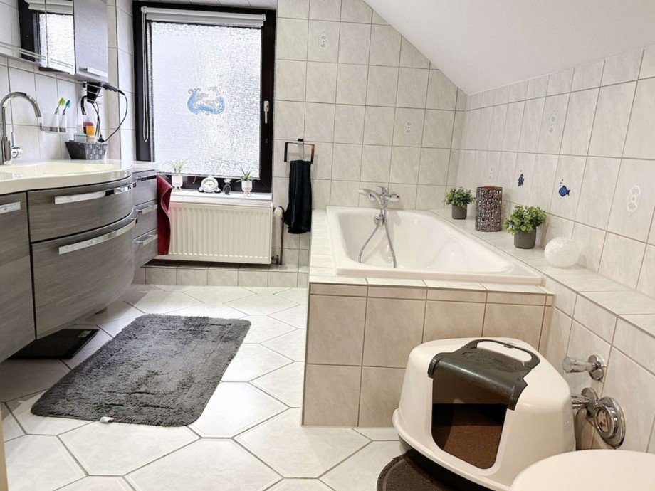 hellen Bad mit Wanne Zweifamilienhaus Bochum-Wattenscheid