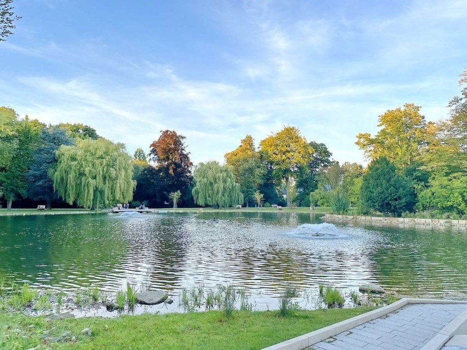 + Spielplatz sowie Teich Zweifamilienhaus Bochum