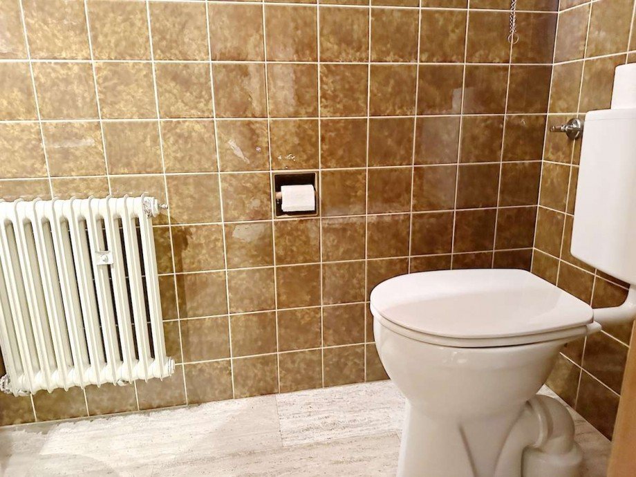 G�ste WC - mit Fenster. Einfamilienhaus Bochum