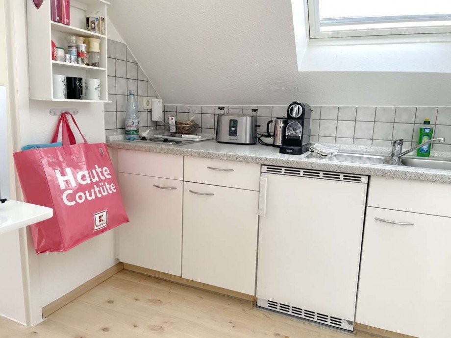 Apartement links 3: Diele, K�che Mehrfamilienhaus Bochum
