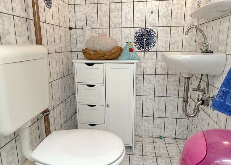 separatem WC. Mehrfamilienhaus Bochum-Wattenscheid