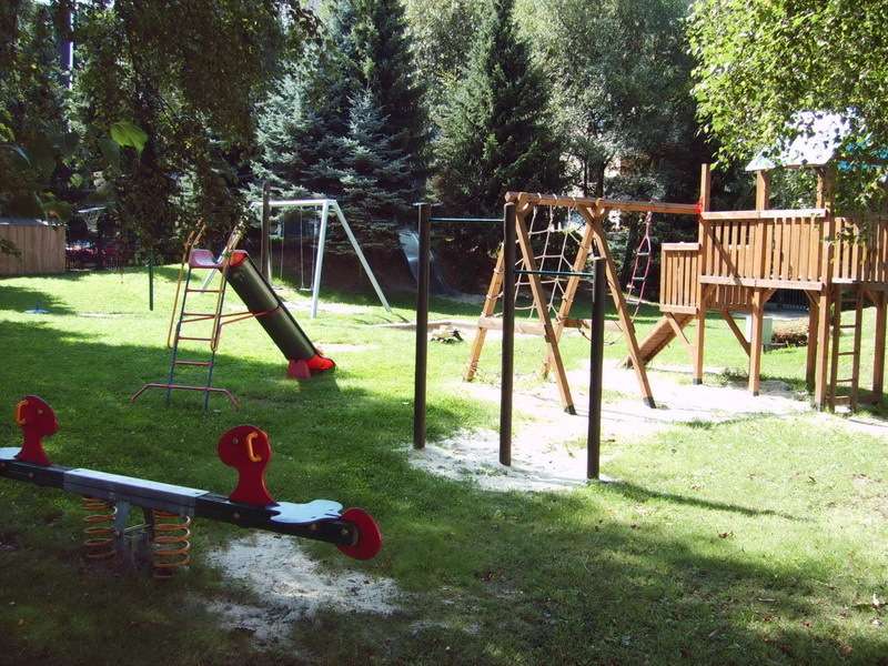 Spielpl�tze, Zweifamilienhaus Bochum