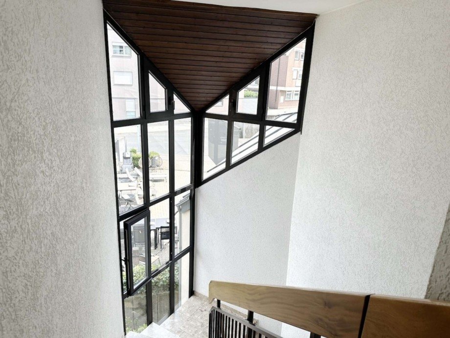 im hellen Treppenhaus. Dachgeschosswohnung Bochum