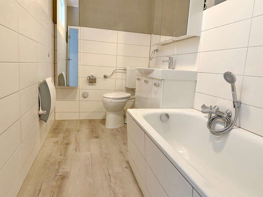 Das moderne Bad - mit Wanne. Wohnung Bochum-Wattenscheid