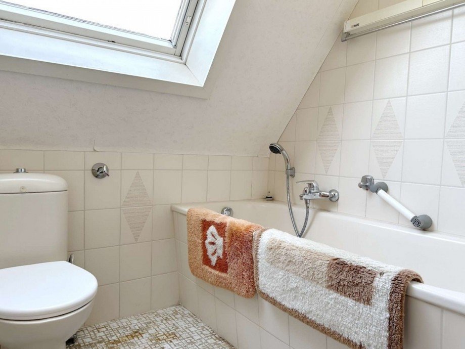 Helles Wannenbad Doppelhaush�lfte Essen