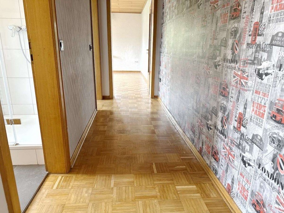 OG links: Flur Mehrfamilienhaus Bochum