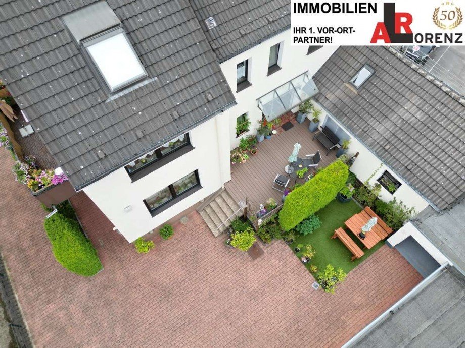 Neben Garagenhof. Werkstatt Bochum