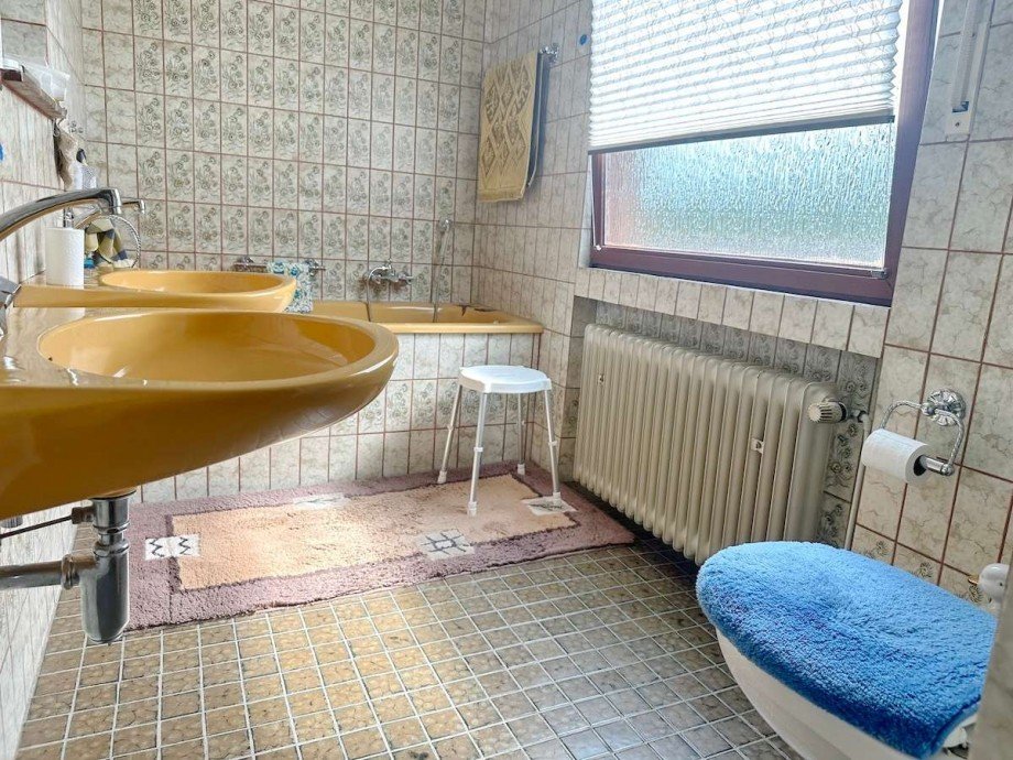 Tageslichtbad mit Wanne + Dusche Reiheneckhaus Bochum