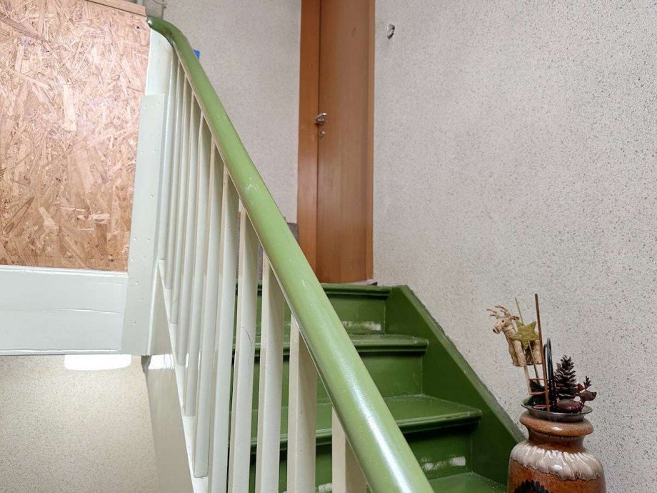 Zum Dachgeschoss (derzeit vermietet) Zweifamilienhaus Bochum