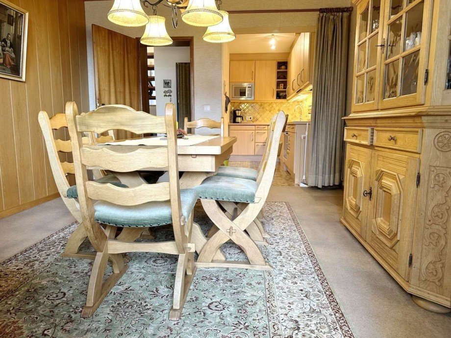 Essen, mit dahinter liegender Einfamilienhaus Bochum