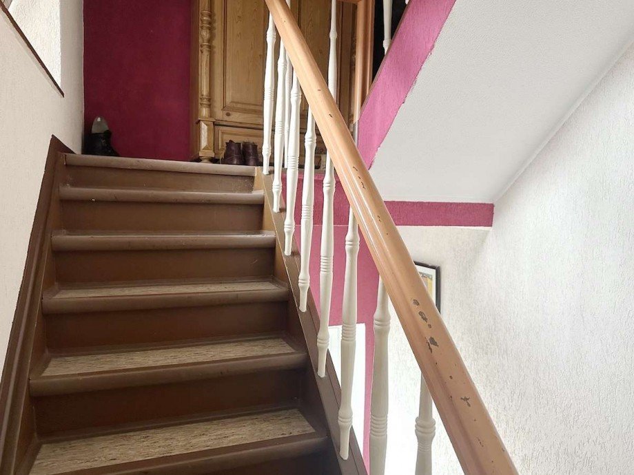 Zum Dachgeschoss. Zweifamilienhaus Bochum
