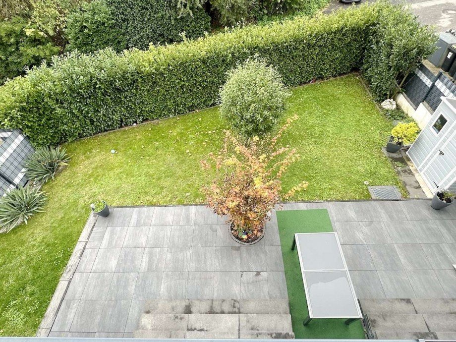 Gr��e pflegeleichten Garten. Zweifamilienhaus Bochum