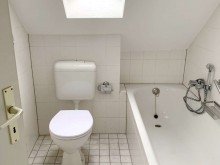 Helles Bad LORENZ-Angebot in Bochum: Gepflegtes Mehrfam.-haus mit 4 WE + 6 Garagen + kl. Hinterhof-Werkstatt.