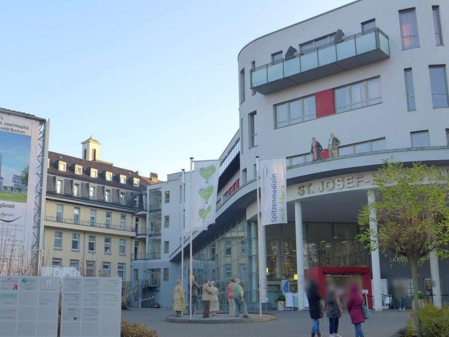 + �rzte, Reiheneckhaus Bochum