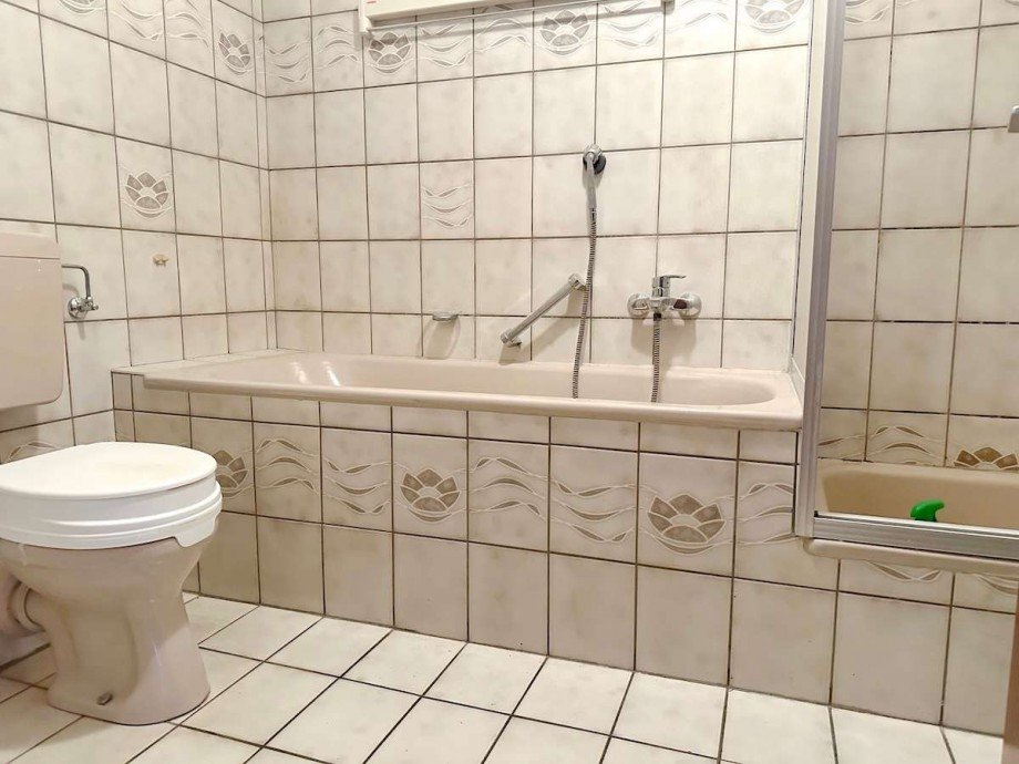 Bad mit Wanne + Dusche. Wohnung Bochum-Wattenscheid