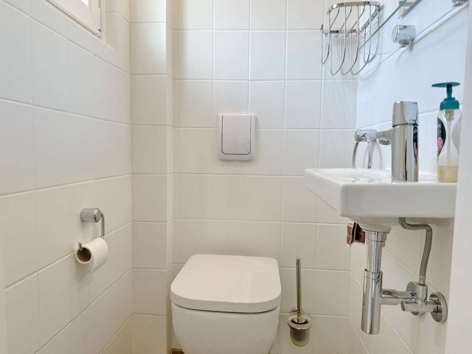 Helles G�ste WC mit Fenster- Reihenmittelhaus Bochum