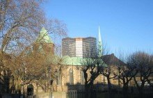 Dom + Rathaus-Center. LORENZ-Angebot in �ckendorf/unweit WAT: Parklage. Helle, gut modernisierte 3 1/2-R.-Komfort-Wohnung.