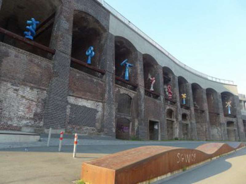 Jahrhunderthalle + Mehrfamilienhaus Bochum