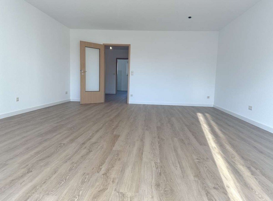 Wohnraum zum Flur. Wohnung Bochum