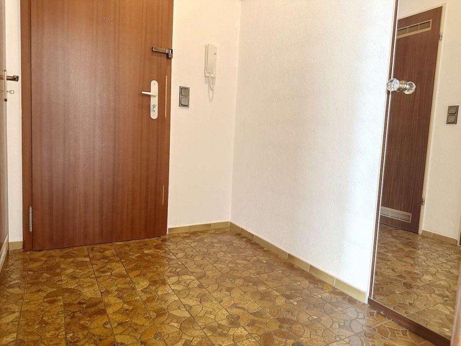 Eingangsdiele mit Abstellraum + Renditeobjekt Bochum-Wattenscheid