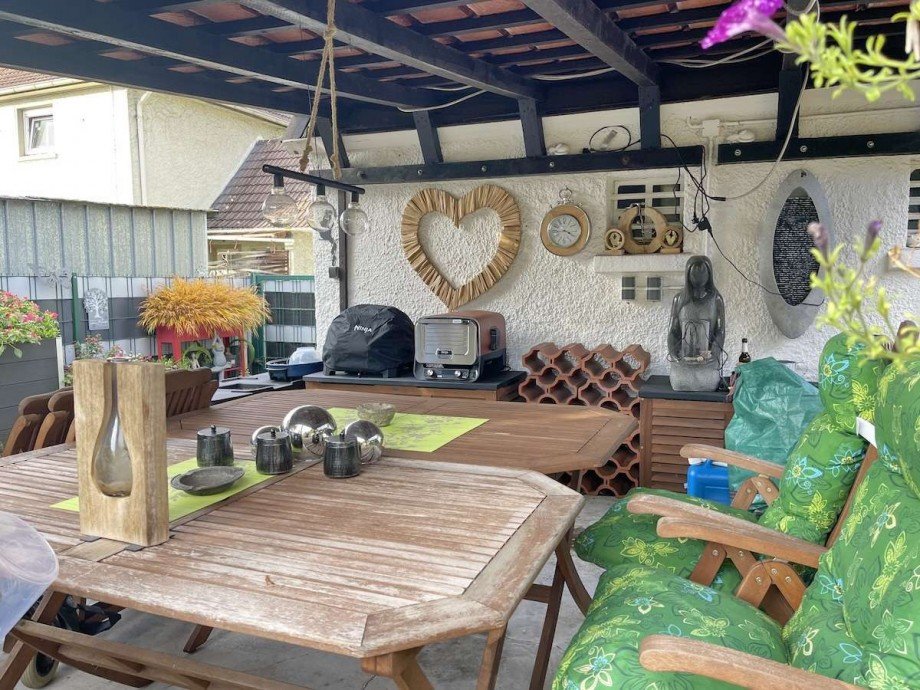 Die wettergesch�tzte Terrasse Zweifamilienhaus Bochum