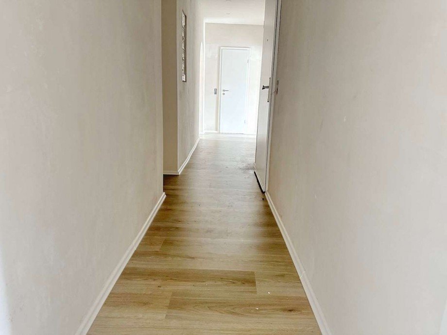 Der Flur mit Abstellraum. Wohnung Bochum-Wattenscheid