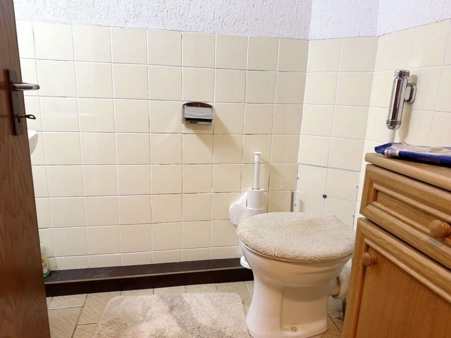 weiterem WC. Erdgeschosswohnung Bochum